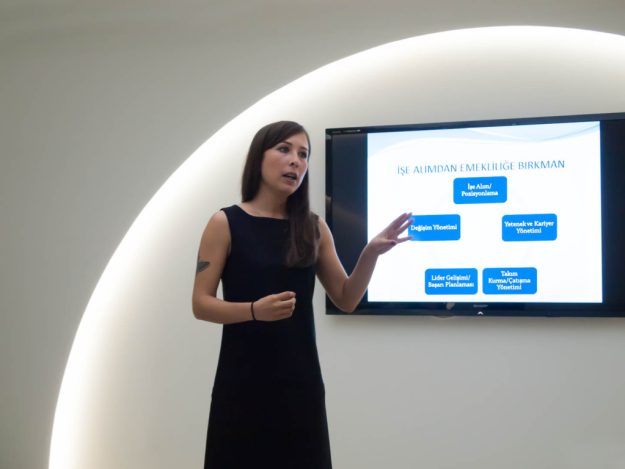 Fortune Türkiye Fortune Türkiye için Pandemi’nin Çalışan Bağlılığını arttırmak adına ne kadar büyük bir avantaj olabileceğini anlattığım yazıma “Pandemi, Çalışan Bağlılığını Arttırmak İçin Kurumlar Adına Çok Büyük Bir Fırsat” linkinden ulaşabilirsini. Keyifli okumalar dilerim.