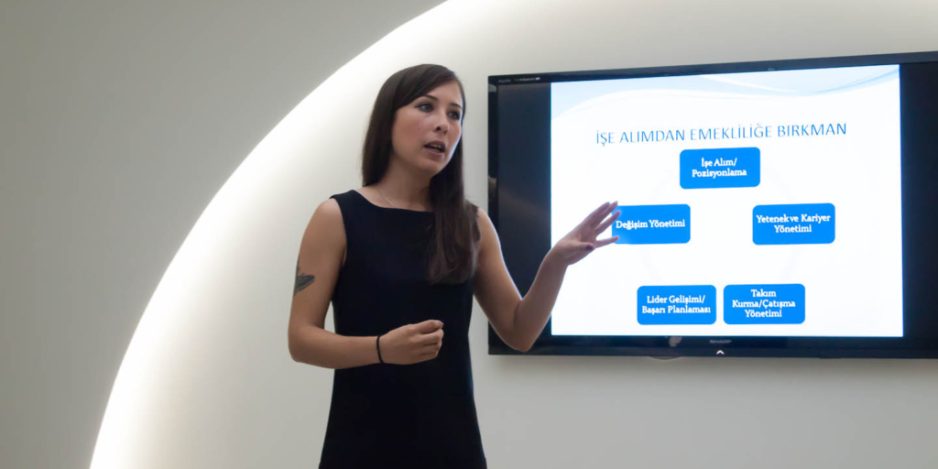 Fortune Türkiye Fortune Türkiye için Pandemi’nin Çalışan Bağlılığını arttırmak adına ne kadar büyük bir avantaj olabileceğini anlattığım yazıma “Pandemi, Çalışan Bağlılığını Arttırmak İçin Kurumlar Adına Çok Büyük Bir Fırsat” linkinden ulaşabilirsini. Keyifli okumalar dilerim.