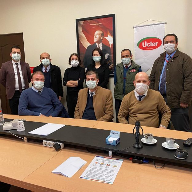 Üçler Market Mağaza Müdür Yardımcıları ile gerçekleştirdiğimiz Performans Yönetimi eğitiminde performansı ve performans görüşmelerini nasıl yöneteceğimizi çalıştık.